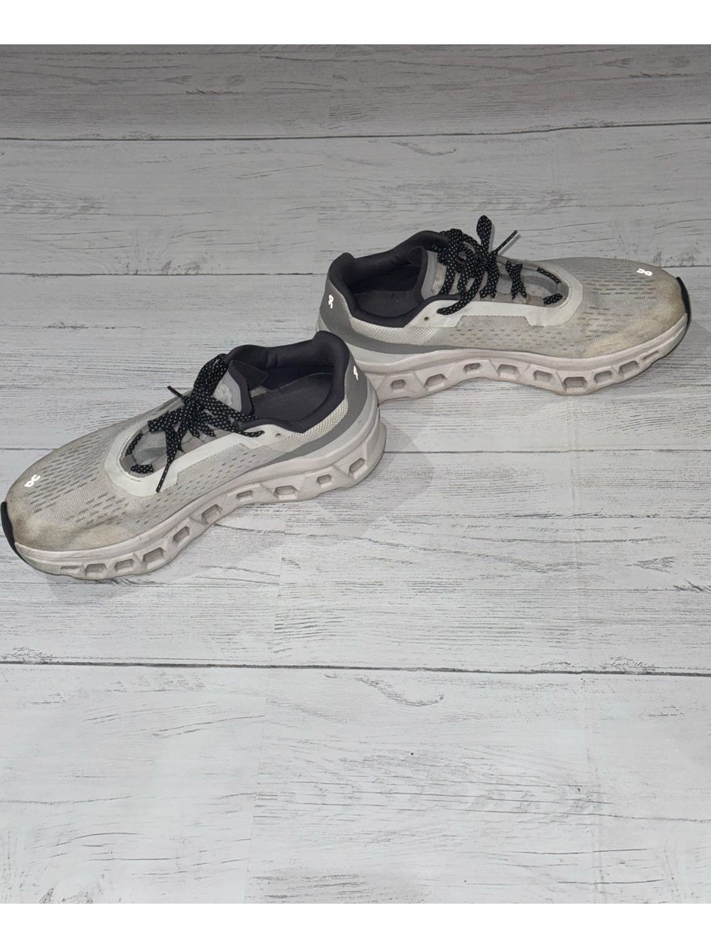 On Cloud Lightweight Running Shoes - Picture 6 of 14